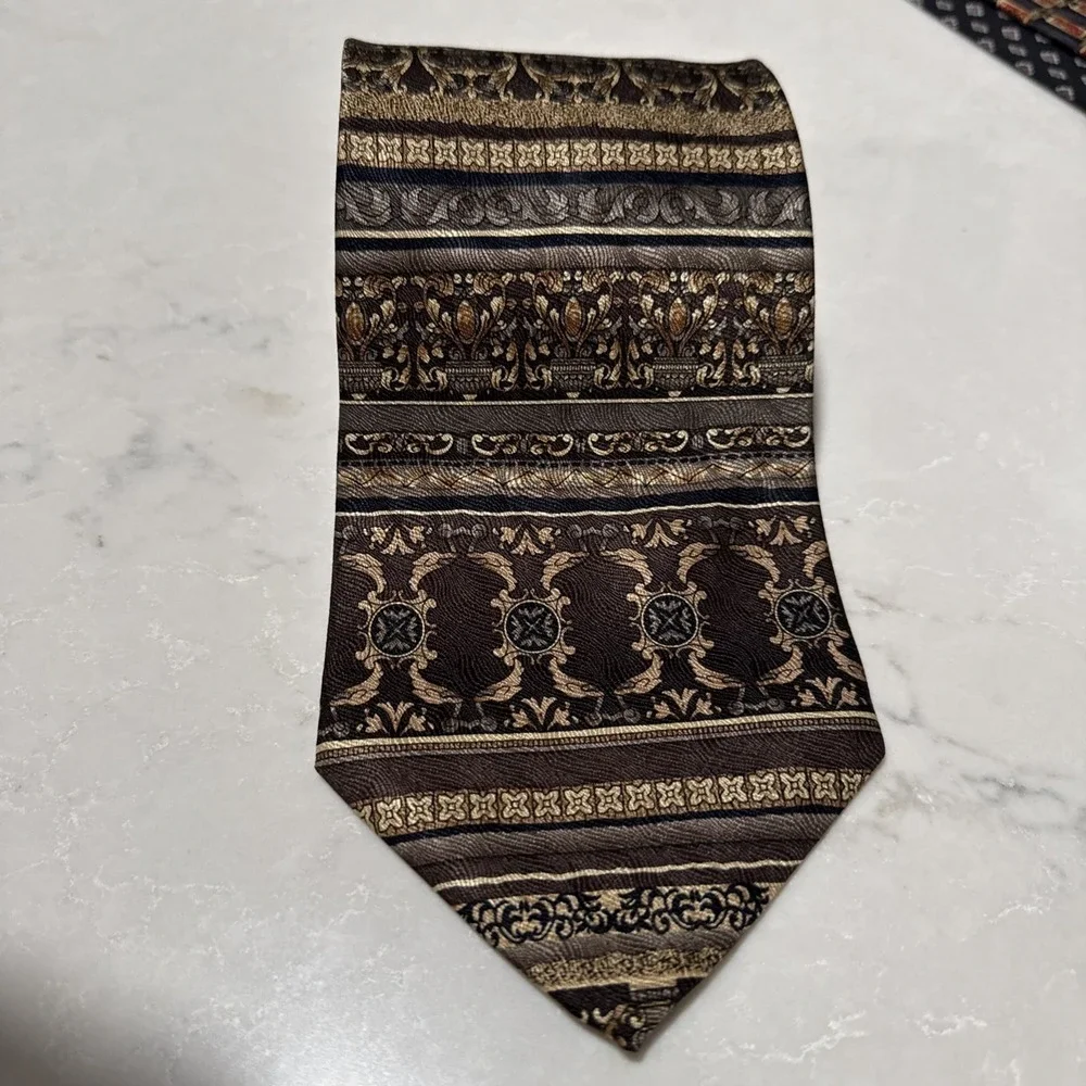 Roundtree & Yorke Silk Tie Extra Long  Geometric Made In USA XL 63X4